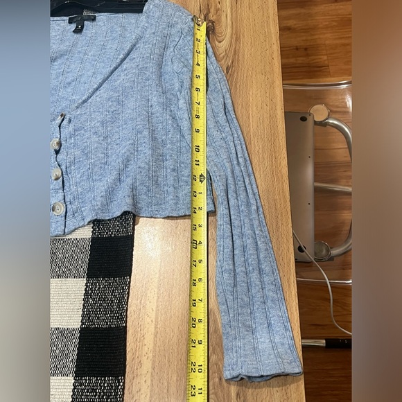 Bloomingdale’s brand Aqua Blue bottom cropped cardigan - Picture 7 of 8